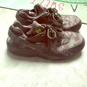 Men’s Camo Nike Air Huarache Sneakers